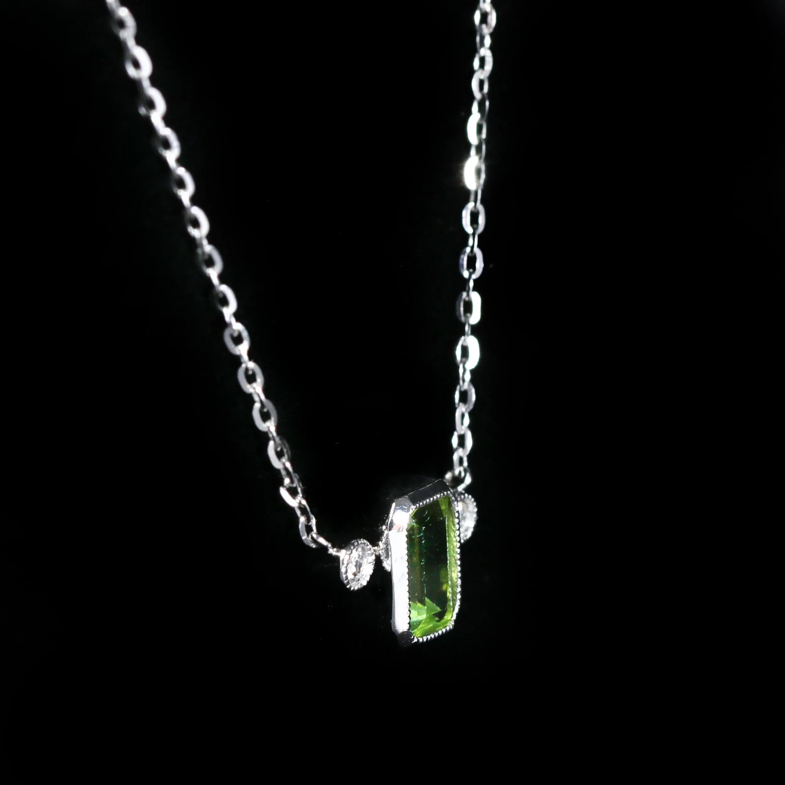 14K White Gold 0.60 Carat Peridot and Diamond Necklace