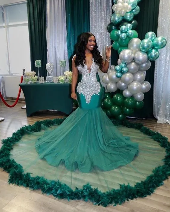 Charming V-neck Green Mermaid Prom Dress with Feather