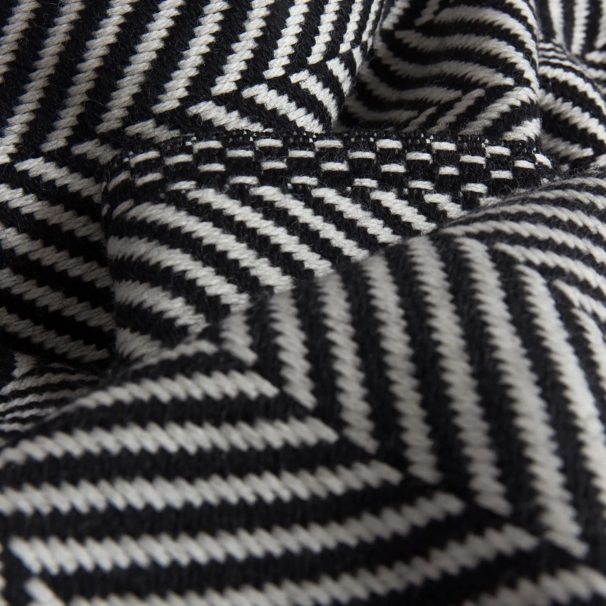 Salla Wool Blanket [Black/Cream]